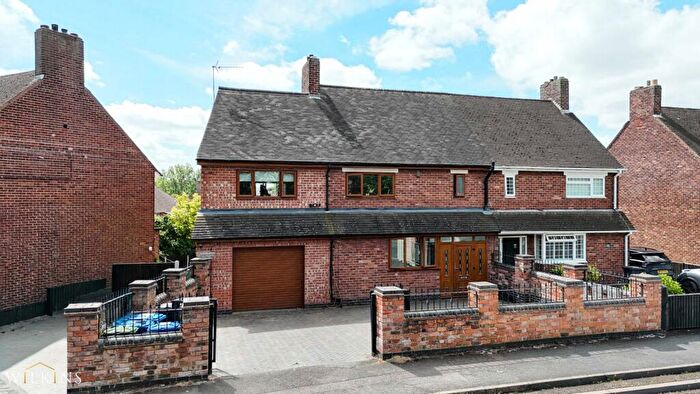 4 Bedroom Semi-Detached House For Sale In Parkfield Crescent, Tamworth, Staffordshire, B77