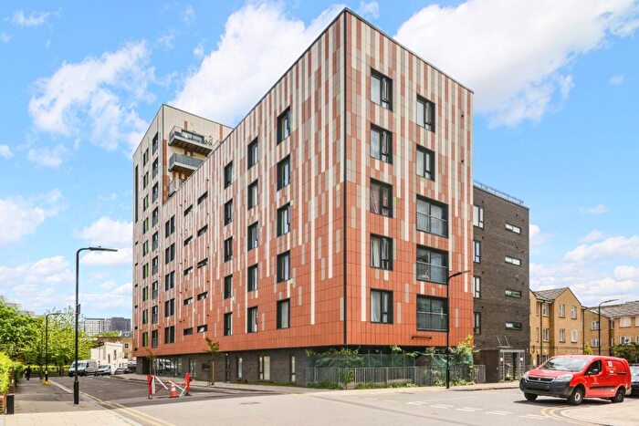 2 Bedroom Apartment To Rent In Cresset Road, London, E9