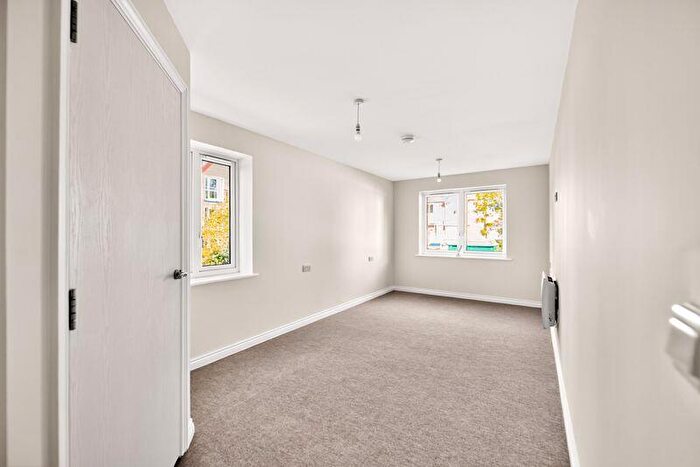 1 Bedroom Flat For Sale In Dreton Lodge, Havant Road, Drayton, PO6