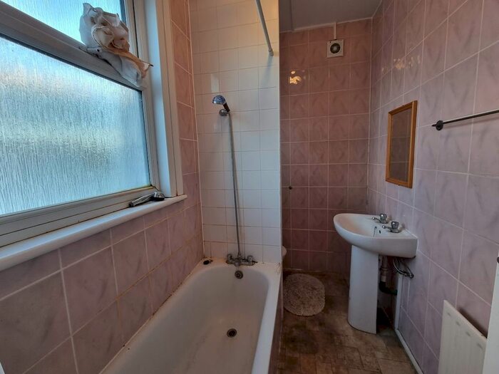 2 Bedroom Flat To Rent In East End Road, London, N2