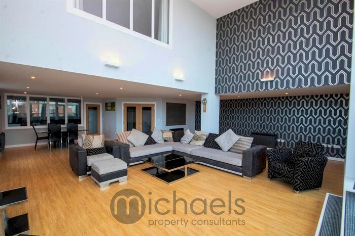 3 Bedroom Flat To Rent In The Penthouse, Quayside Drive, Colchester, CO2