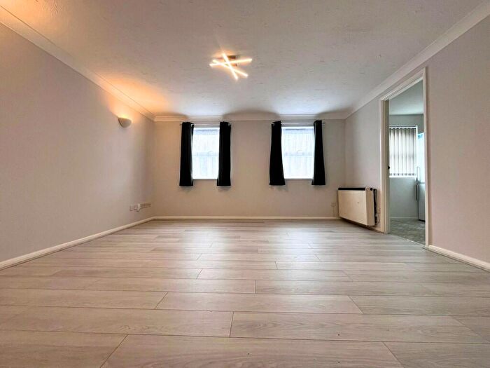 2 Bedroom Flat To Rent In Downings, London, E6