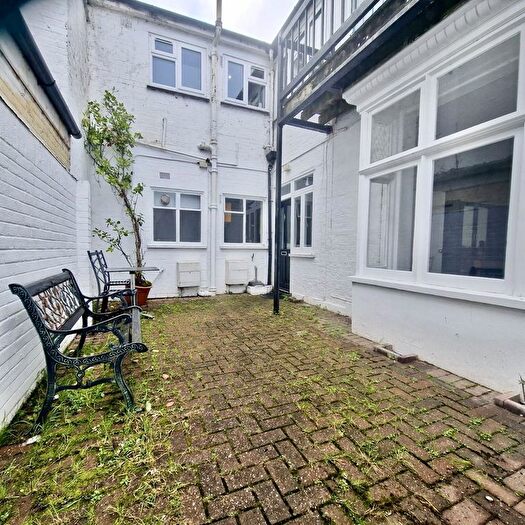 1 Bedroom Flat To Rent In Grove Road, Windsor, Berkshire, SL4