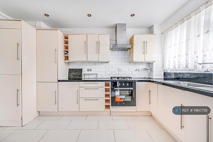 3 Bedroom Maisonette To Rent In Chaucer Court, London, N16