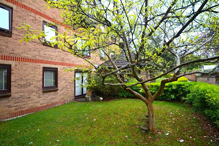 1 Bedroom Apartment For Sale In Stokes Court, East Finchley, N2