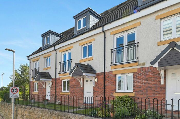 3 Bedroom Town House For Sale In Pikes Pool Drive, Kirkliston, EH29