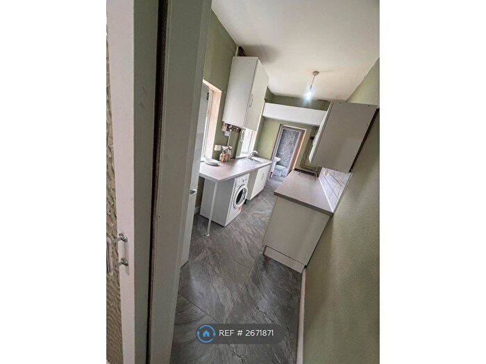 3 Bedroom Terraced House To Rent In Western Road, Leicester, LE3