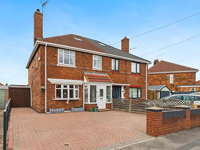 3 Bedroom Semi-detached House For Sale In Rokeby Park, Hull, HU4