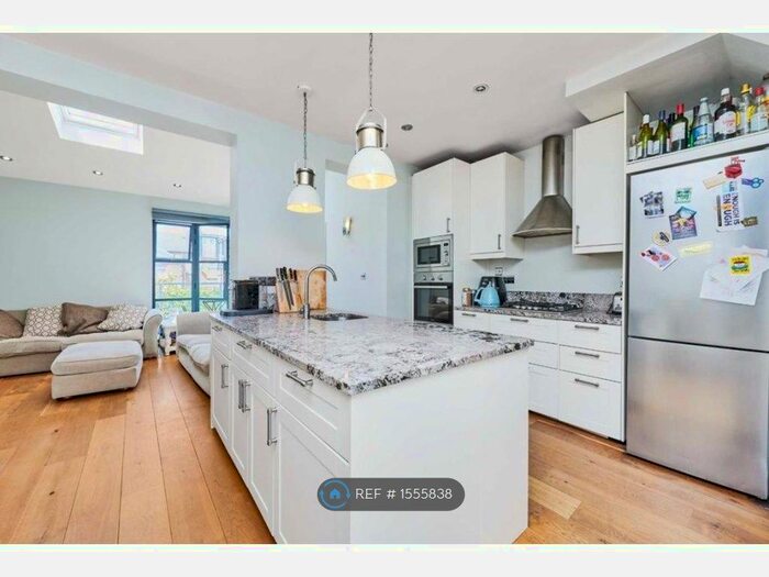 4 Bedroom Semi-Detached House To Rent In Salehurst Road, United Kingdom, SE4