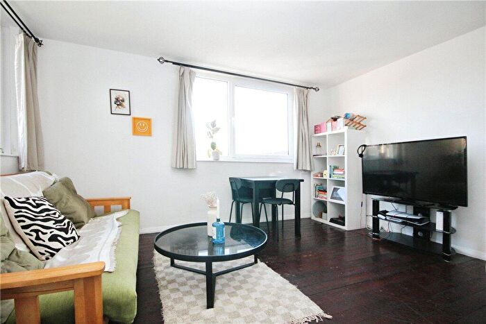 1 Bedroom Apartment To Rent In Hanson Close, London, SW12