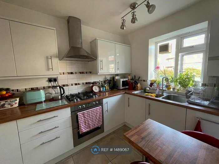2 Bedroom Flat To Rent In London, London, N4