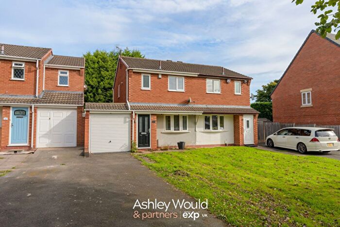 2 Bedroom Semi Detached House For Sale In Wren Street, Woodsetton, Dudley, DY1