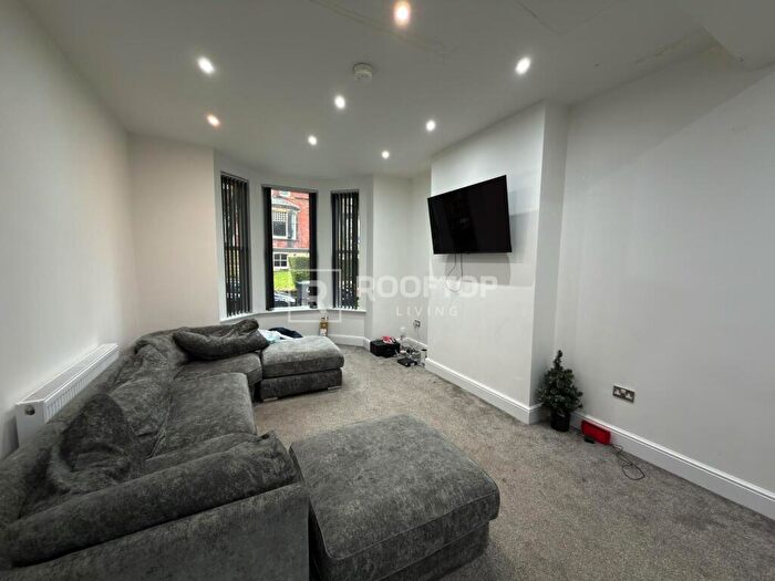 9 Bedroom House To Rent In Regent Park Terrace, Leeds, LS6