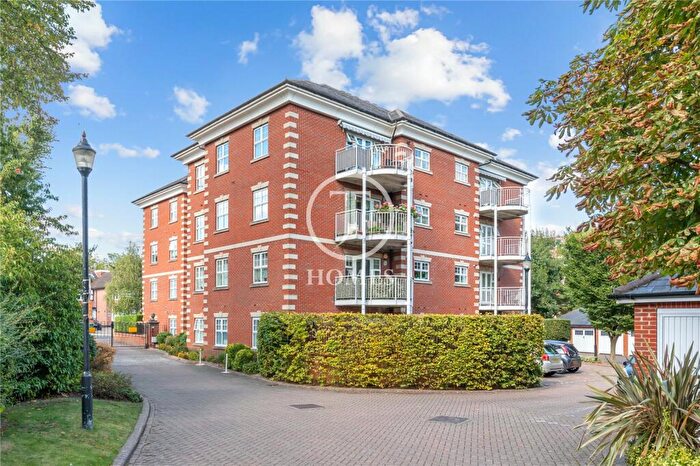2 Bedroom Apartment For Sale In Corrigan Close, London, NW4