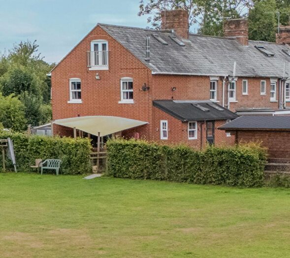 4 Bedroom Semi-Detached House To Rent In Ashford Road, Fordingbridge, Hampshire, SP6