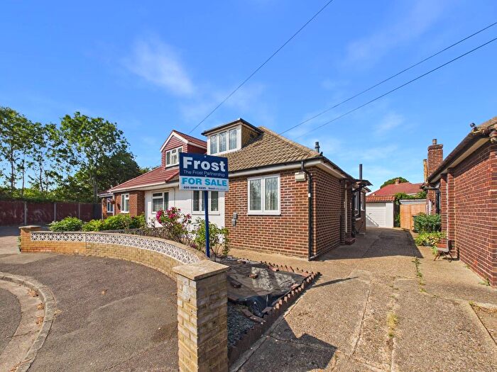 2 Bedroom Bungalow For Sale In The Gardens, Feltham, Middlesex, TW14