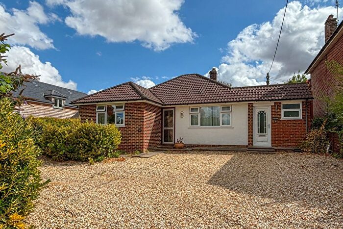 3 Bedroom Bungalow For Sale In Grange Road, Alresford, SO24