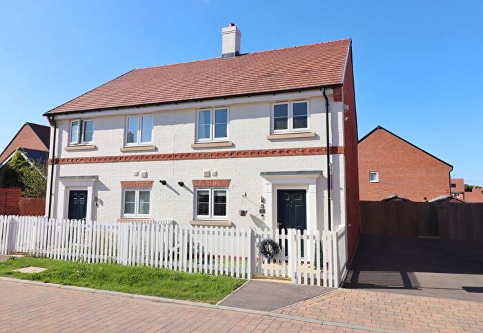 3 Bedroom Semi-Detached House For Sale In Blackcap Walk, Botley, SO32