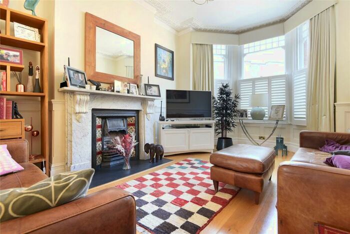4 Bedroom Terraced House To Rent In Kelross Road, Islington, N5