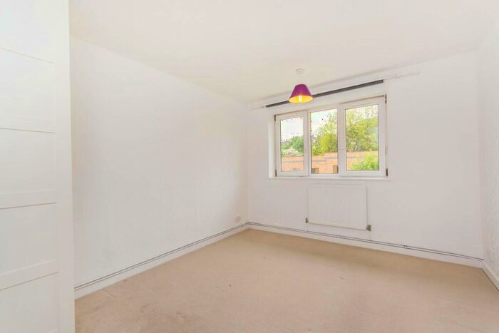 3 Bedroom Flat To Rent In Wood Vale, Honor Oak Park, London, SE23