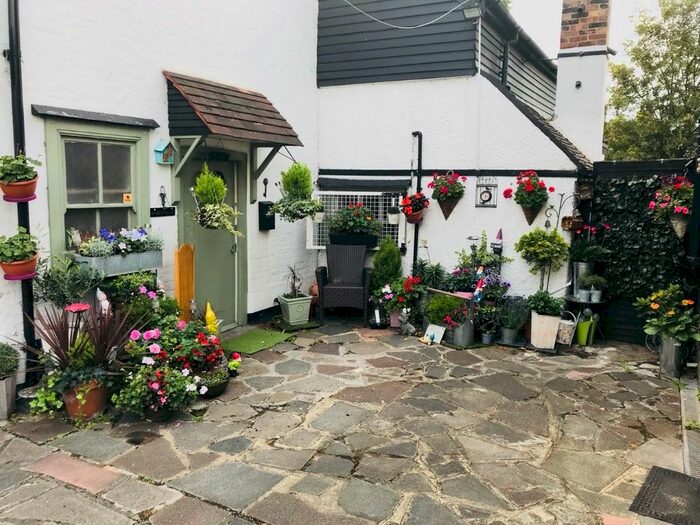 Studio To Rent In Station Road, St. Pauls Cray, Orpington, BR5