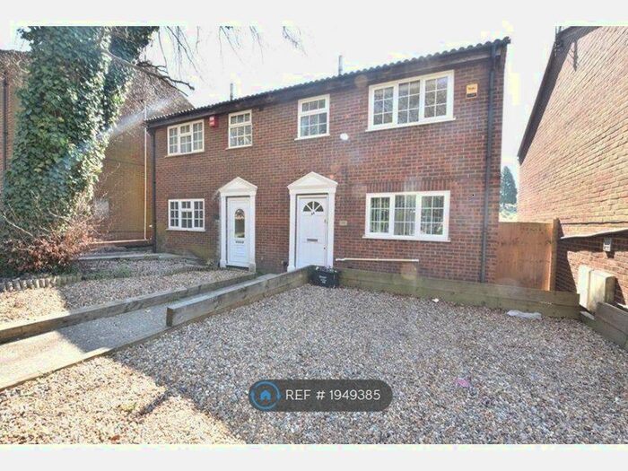 3 Bedroom Semi-Detached House To Rent In Crawley Green Road, Luton, LU2