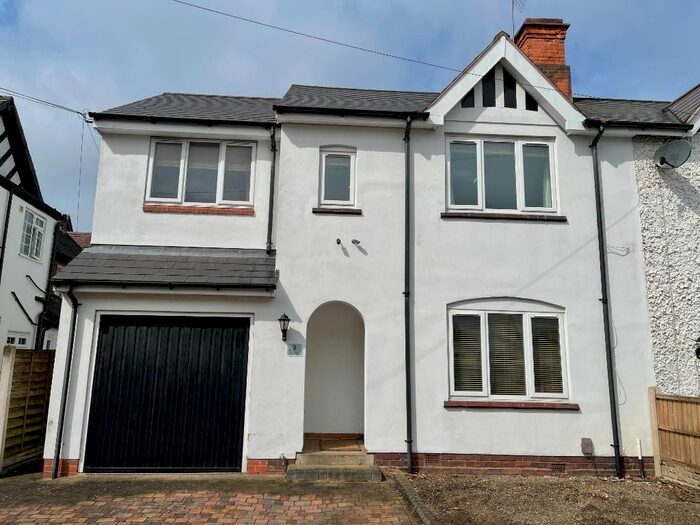 4 Bedroom Semi-Detached House To Rent In New Street, Castle Bromwich, B36