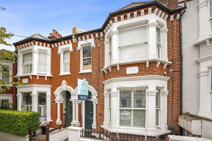 1 Bedroom Apartment For Sale In Kelmscott Road, London, SW11