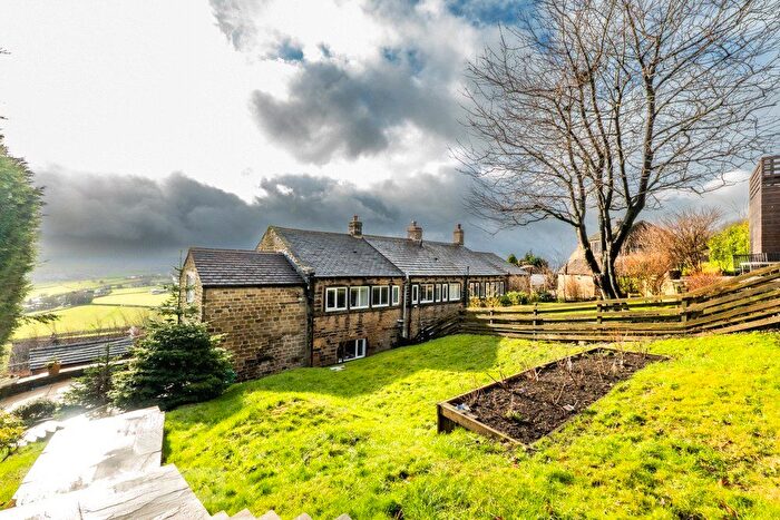 3 Bedroom End Of Terrace House For Sale In Upper Pike Law, Golcar, Huddersfield, West Yorkshire, HD7