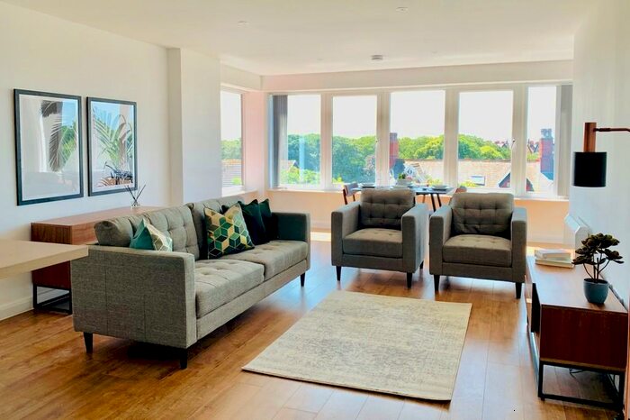 2 Bedroom Apartment To Rent In St. Andrews Road North, Lytham St. Annes, FY8