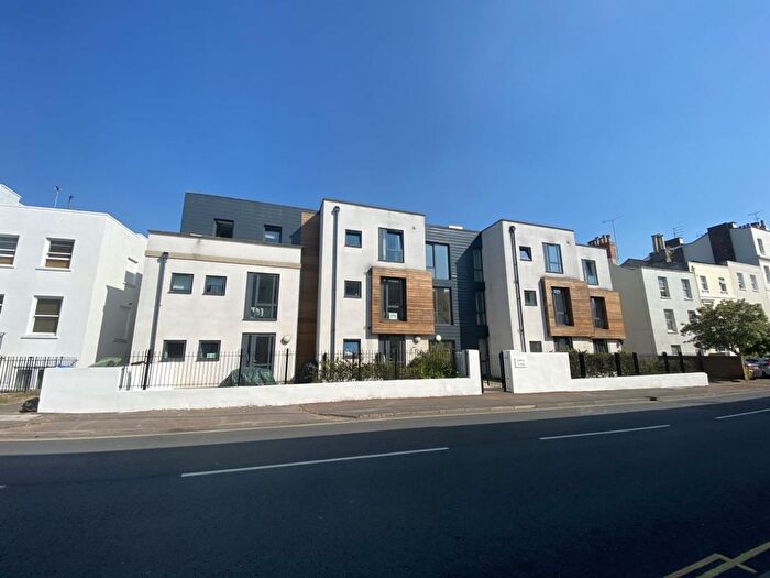 2 Bedroom Flat To Rent In Hewlett Road, Sidney Lodge Hewlett Road, GL52