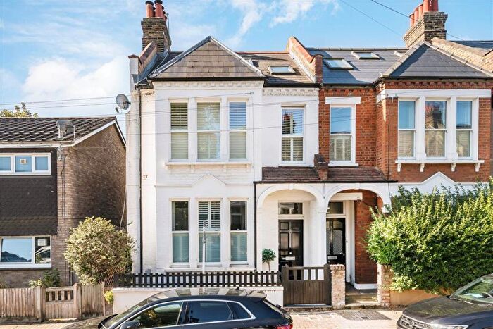 2 Bedroom Flat For Sale In Hazelbourne Road, Clapham South, SW12