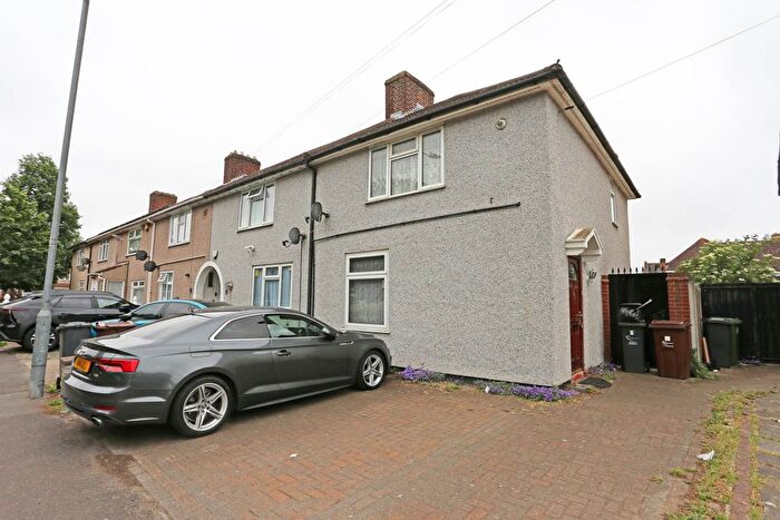 2 Bedroom Semi-Detached House To Rent In Pondfield Road, Dagenham, RM10