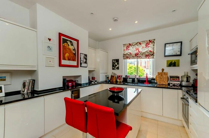 2 Bedroom Flat To Rent In Rotherwood Road, West Putney, London, SW15