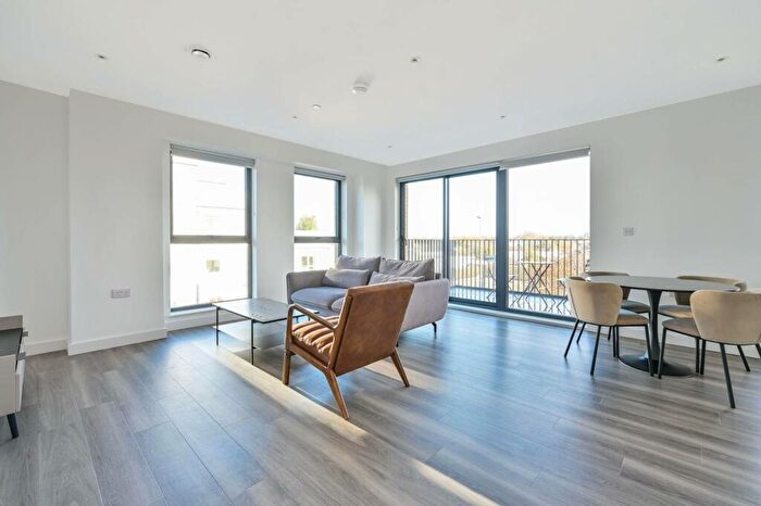 2 Bedroom Flat To Rent In Assay Apartments, Station View, Guildford, Gu, Guildford, GU1