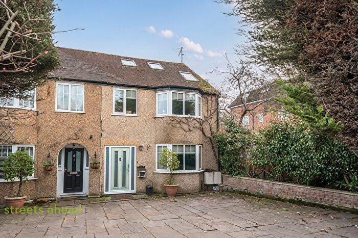 3 Bedroom Detached House For Sale In Chipstead Valley Road, Coulsdon, CR5