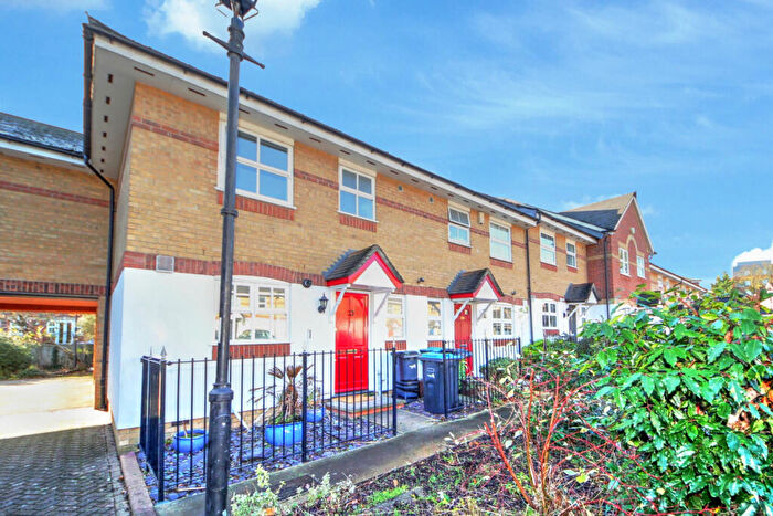 3 Bedroom End Of Terrace House To Rent In Leigh Hunt Drive, Southgate, N14