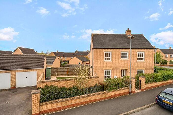 3 Bedroom End Of Terrace House For Sale In Lady Mayor Drive, Bedford, MK41