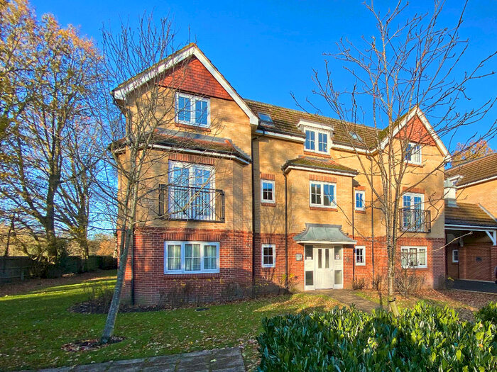 2 Bedroom Apartment To Rent In St. Dominics Close, Farnborough, GU14