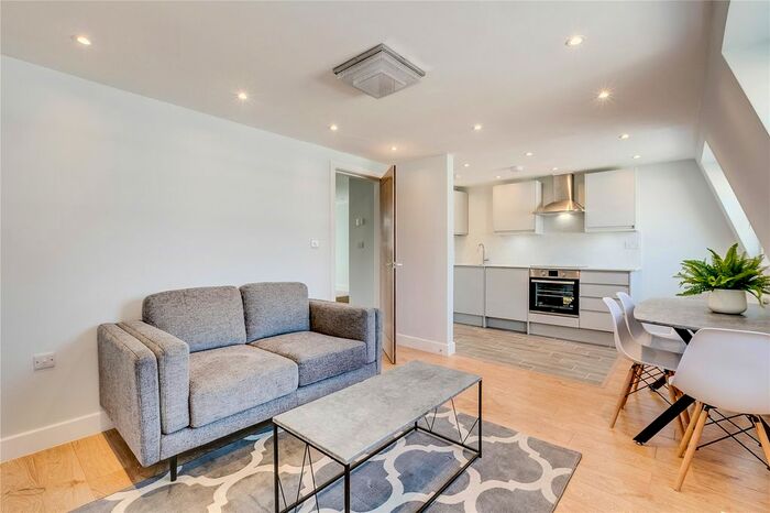 2 Bedroom Flat To Rent In Eardley Crescent, Earls Court, London, SW5