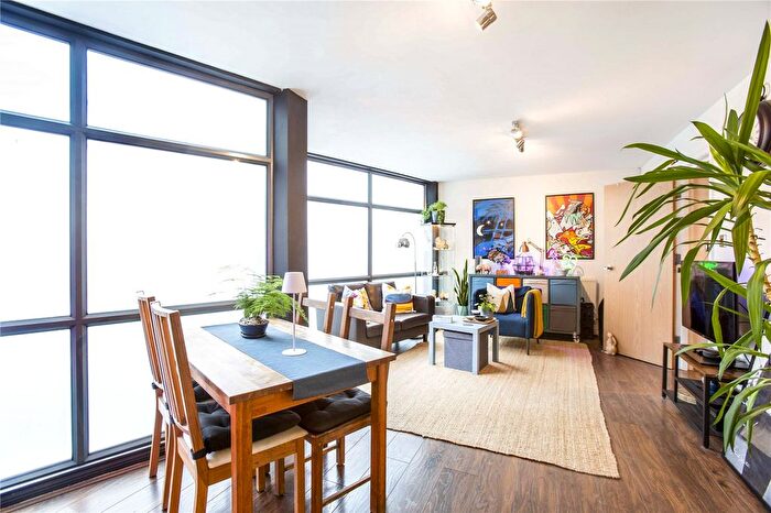 2 Bedroom Flat To Rent In Gunthorpe Street, Aldgate, London, E1