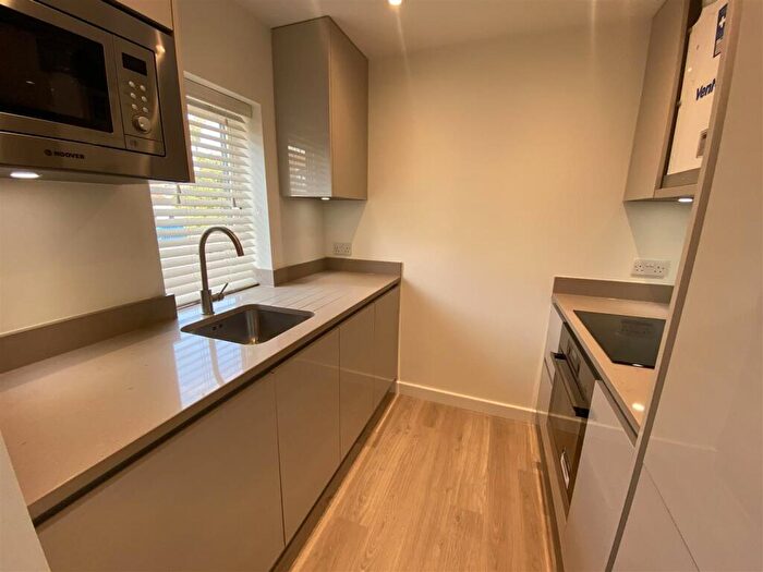 1 Bedroom Apartment To Rent In Clifton Court, Corner Hall, Hemel Hempstead, HP3