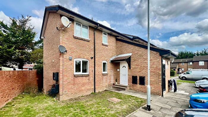1 Bedroom Maisonette For Sale In Windsor Park Road, Harlington, UB3