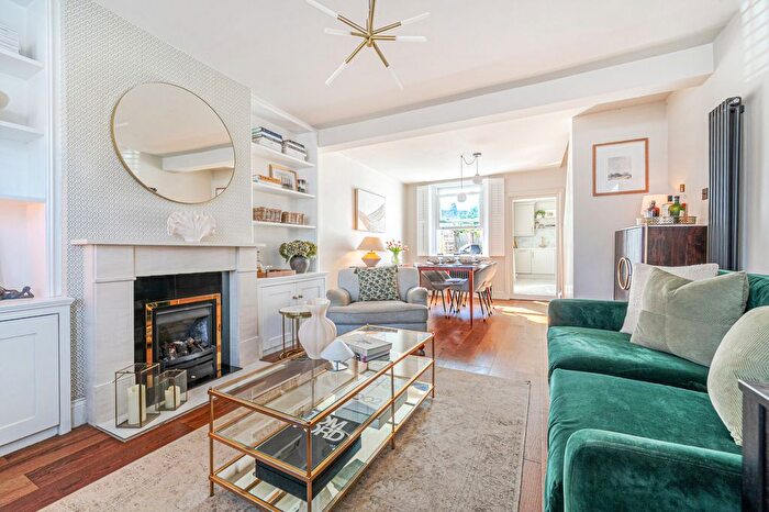 2 Bedroom End Terrace House For Sale In Friern Barnet Lane, Whetstone, N20