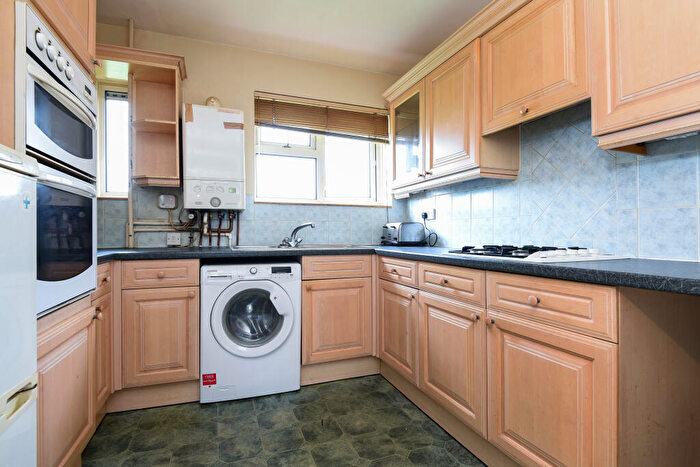 2 Bedroom Apartment To Rent In Weston Grove, Bromley, BR1