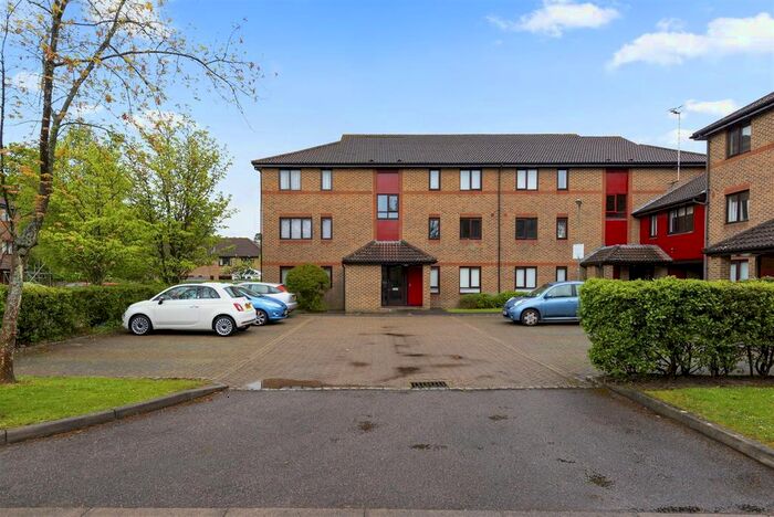 Studio To Rent In Oakside Court, Horley, RH6