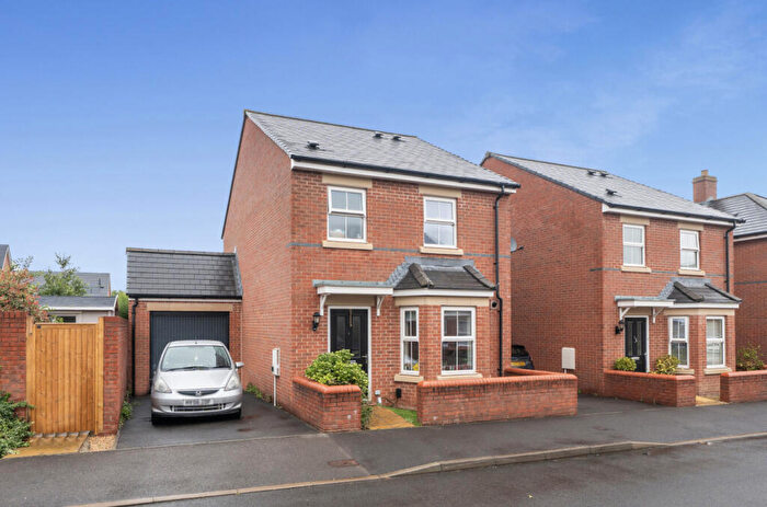 3 Bedroom Link Detached House For Sale In Hawkins Way, Eastleigh, Hampshire, SO50