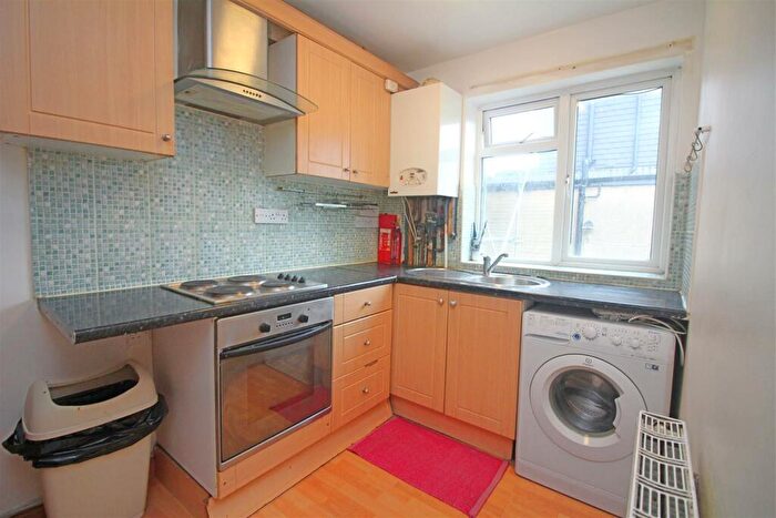 3 Bedroom Flat To Rent In Blackhorse Lane, London, E17
