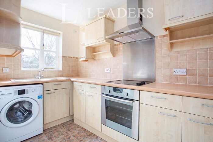 2 Bedroom End Of Terrace House To Rent In Woking, Surrey, GU21
