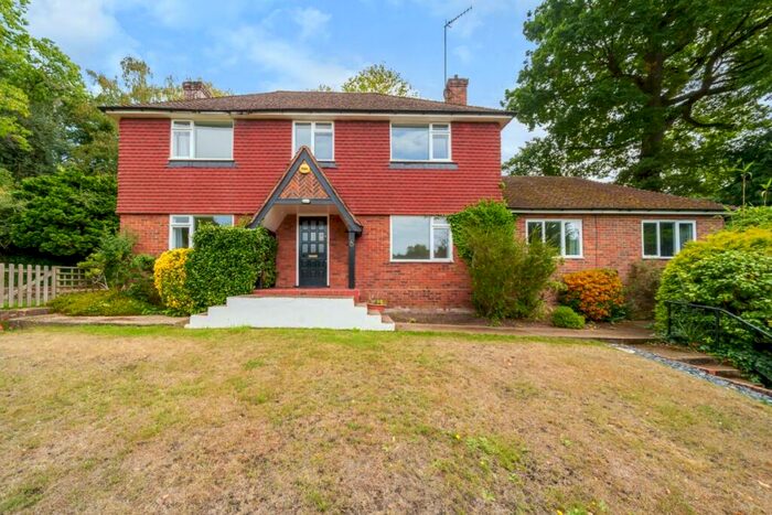 5 Bedroom Detached House To Rent In Kingswood Close Weybridge, KT13